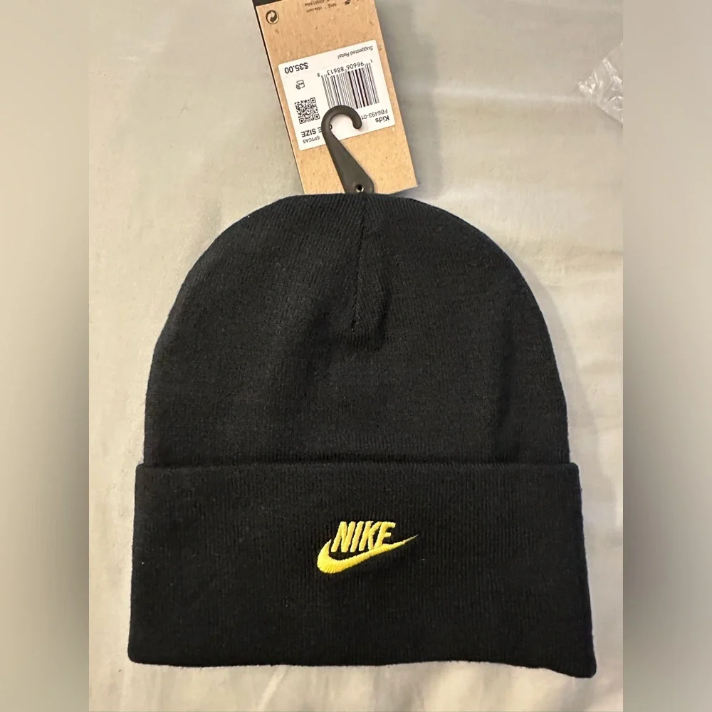 Nike Boys Reversible Beanie in Black and White